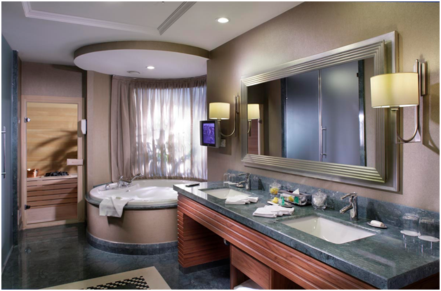Phòng tắm được chăm chút khá kỹ tại một khách sạn