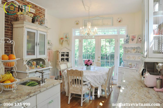 Phòng bếp Vintage với gam màu trắng sữa ngọt ngào cùng những chi tiết trang trí tỉ mỉ